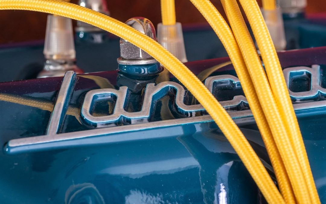 The Lancia V4 Desk lamp